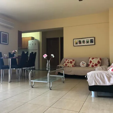 Cozy 2 Bedroom In Apartament Periwolia