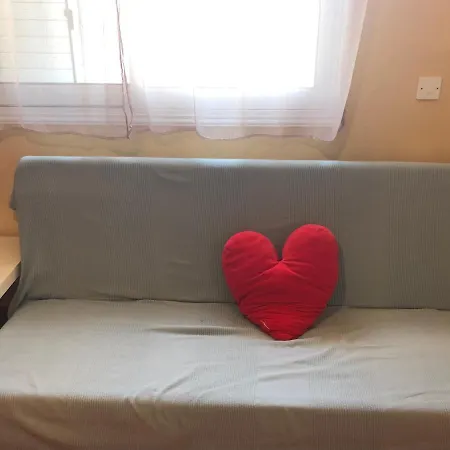 Διαμέρισμα Cozy 2 Bedroom In Περβόλια