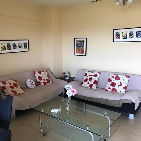Cozy 2 Bedroom In * Περβόλια